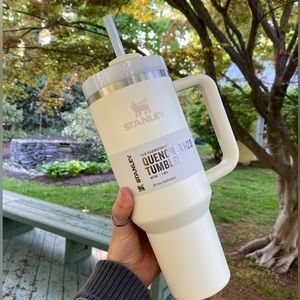 *Brand new* 40 oz viral Stanley Cup Quencher H2.0 tumbler in white